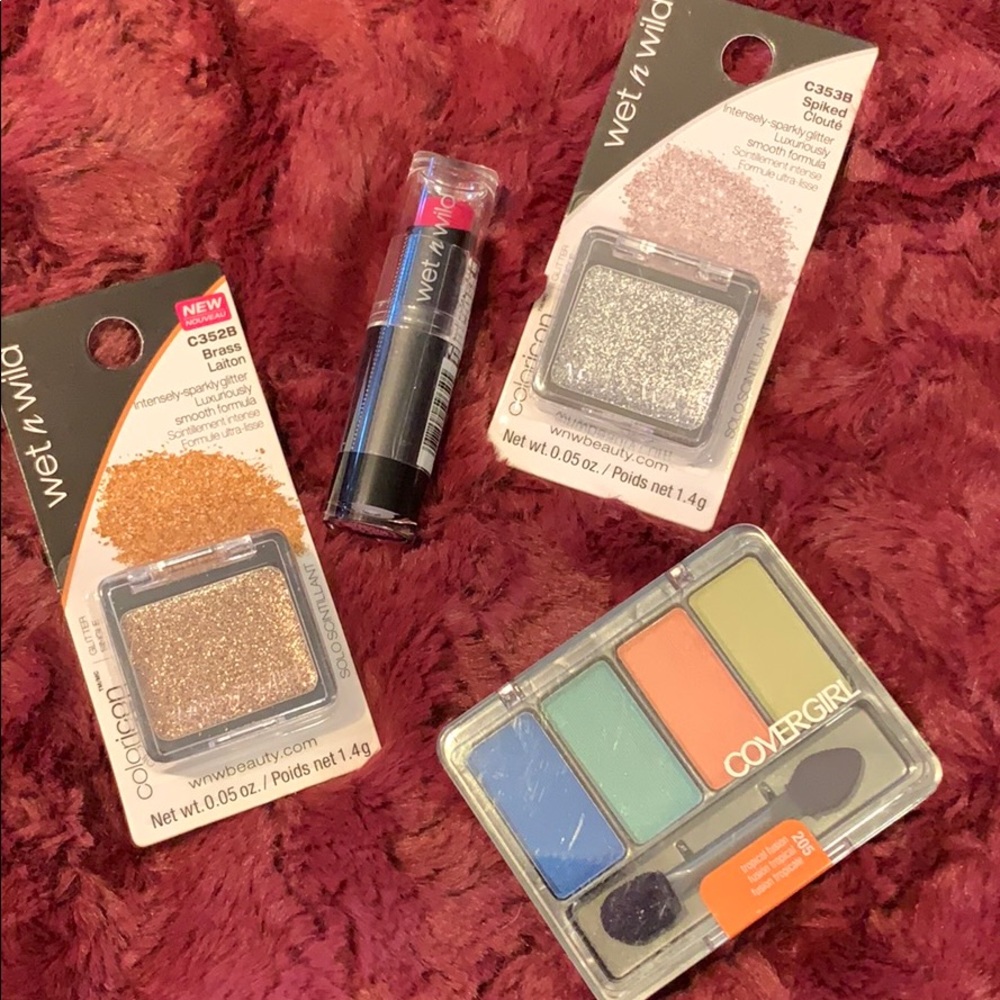Make-Up Bundle Covergirl Eyeshadows‎ & Lipstick